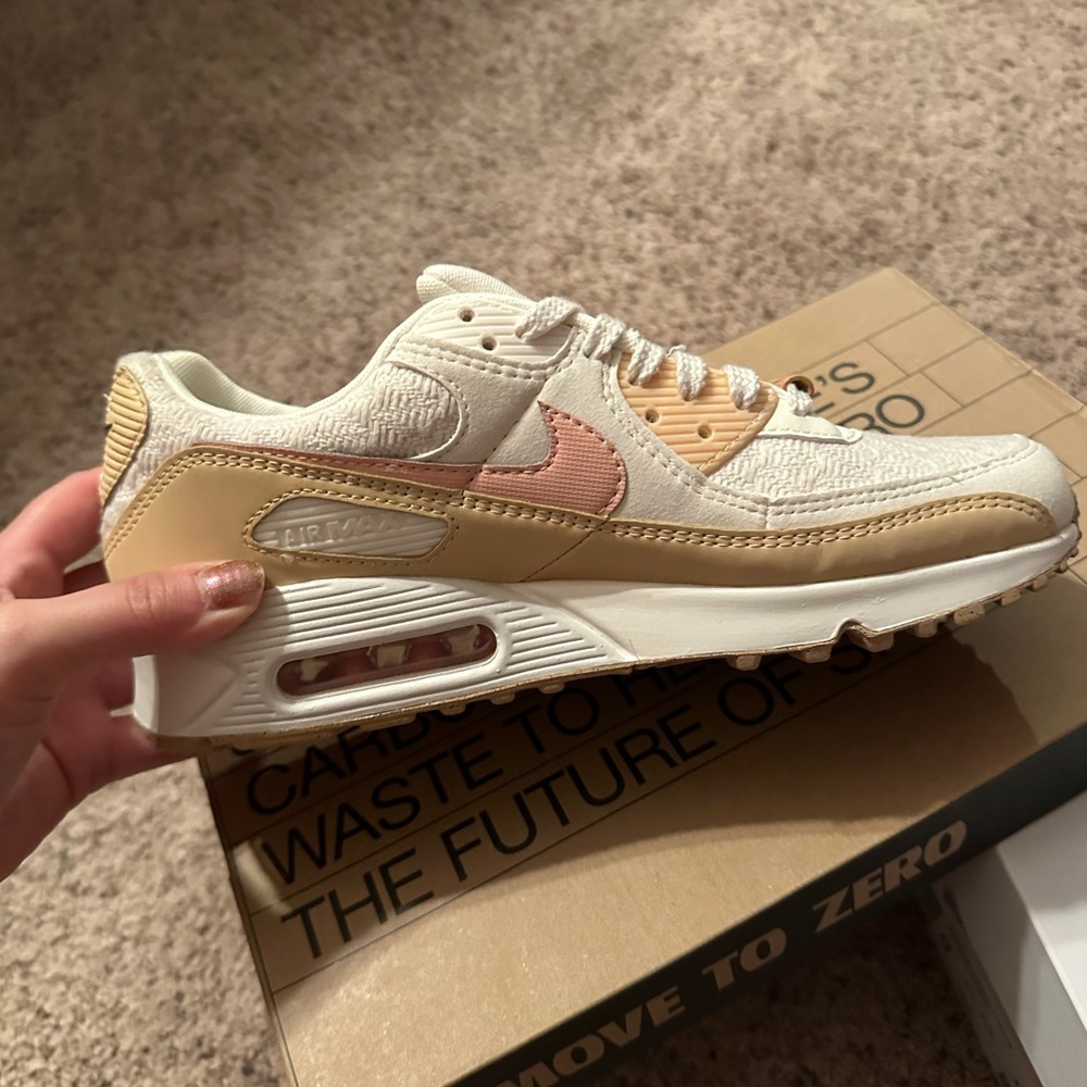 Nike Air Max 90 Women's Sneakers - Cream and Peach - LIMITED EDITION, never worn